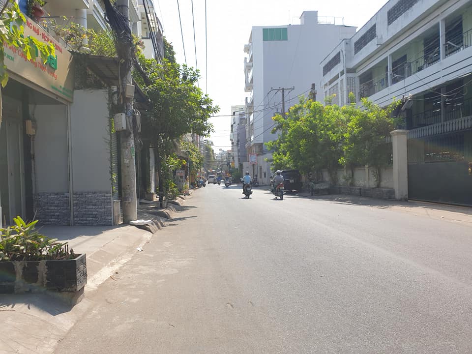 ban-nha-mat-tien-phu-nhuan-hong-ha-cong-vien-gia-dinh-kinh-doanh-hoang-minh-giam-22050215301