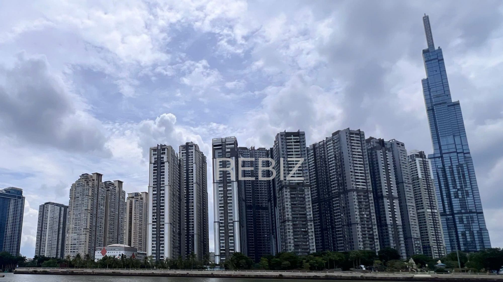 vinhomes-central-park-tan-cang-binh-thanh-my-tay-rebiz
